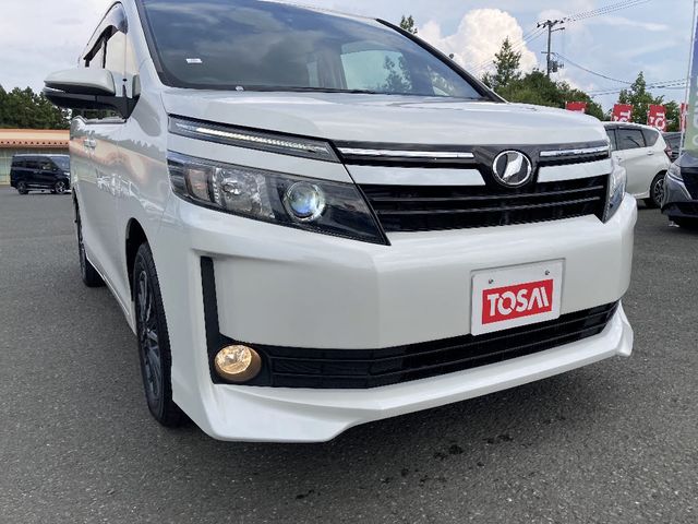 TOYOTA VOXY 4WD 2014