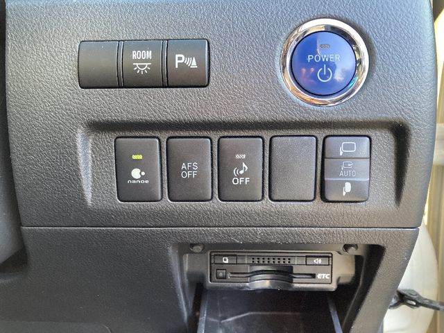 TOYOTA ALPHARD hybrid 4WD 2013