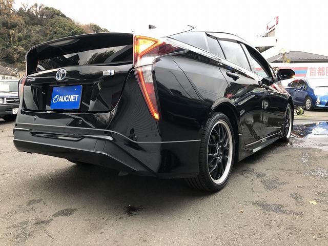 TOYOTA PRIUS 2017