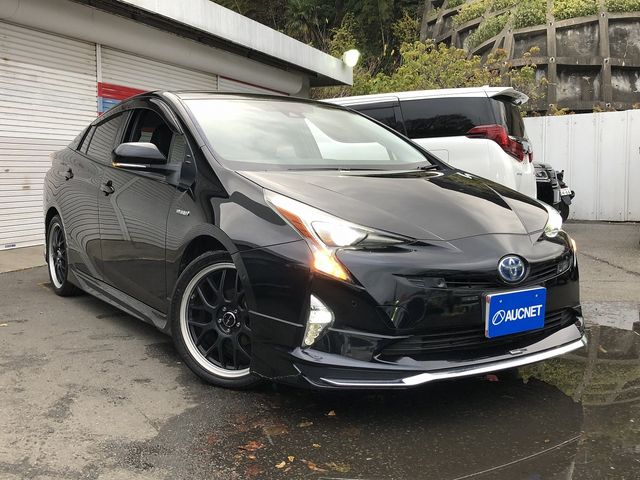 TOYOTA PRIUS 2017