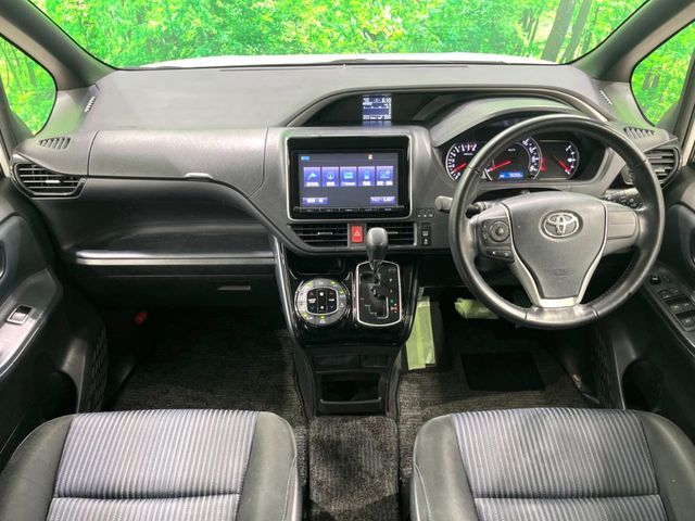 TOYOTA VOXY 2016