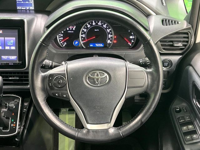 TOYOTA VOXY 2016