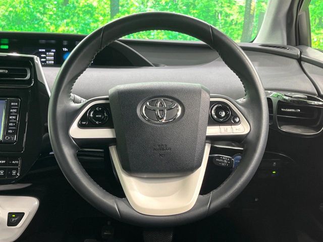 TOYOTA PRIUS 2017