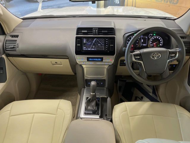 TOYOTA LANDCRUISER PRADO 2019