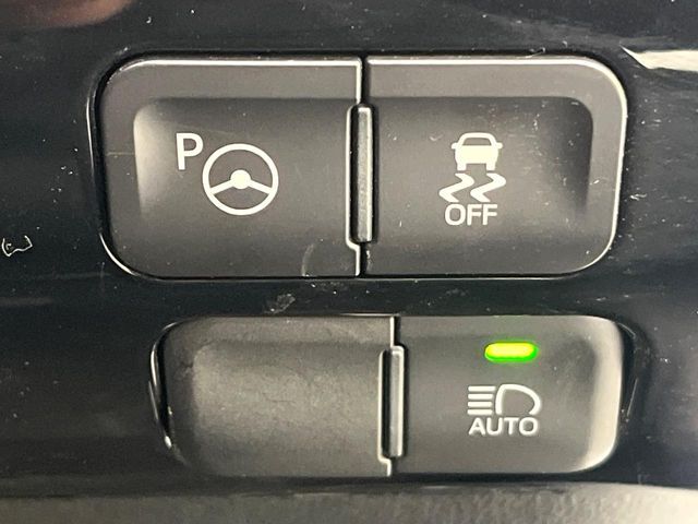 TOYOTA PRIUS 4WD 2018