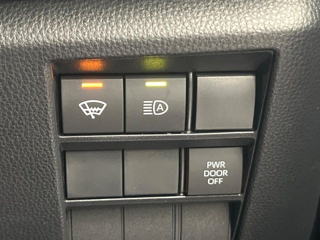 TOYOTA NOAH 4WD 2025