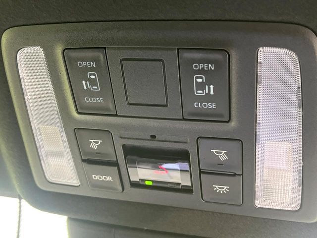 TOYOTA NOAH 4WD 2025