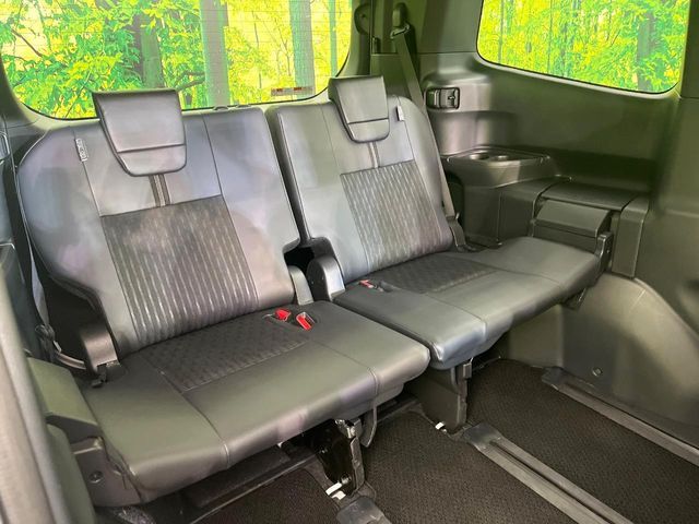 TOYOTA NOAH 4WD 2025