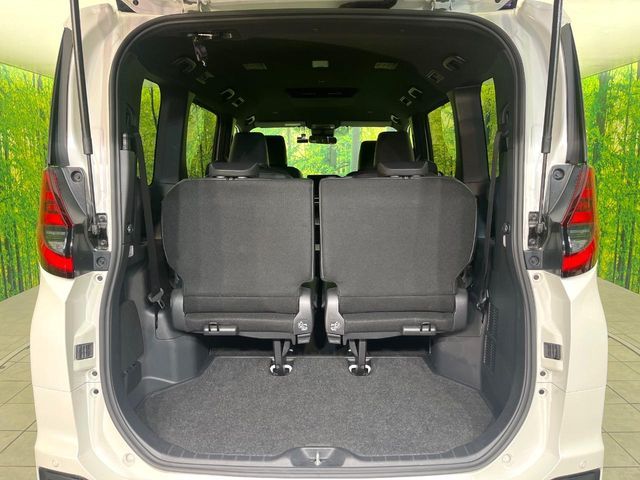 TOYOTA NOAH 4WD 2025