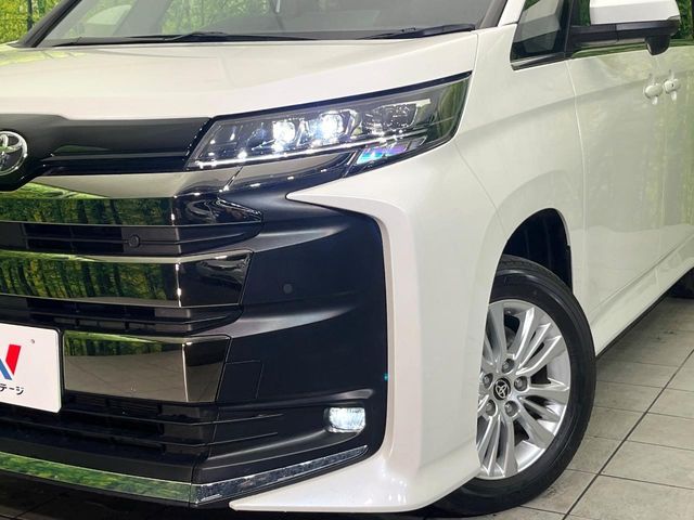 TOYOTA NOAH 4WD 2025
