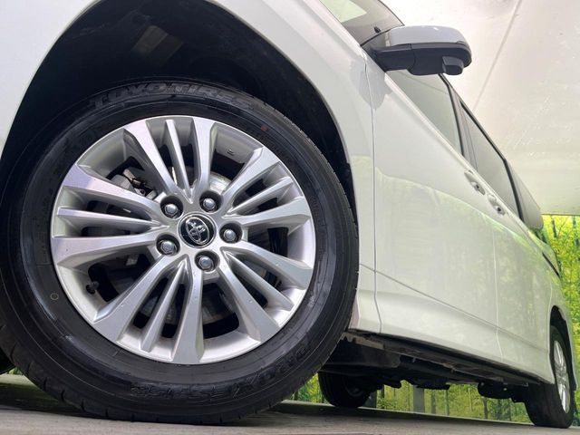 TOYOTA NOAH 4WD 2025