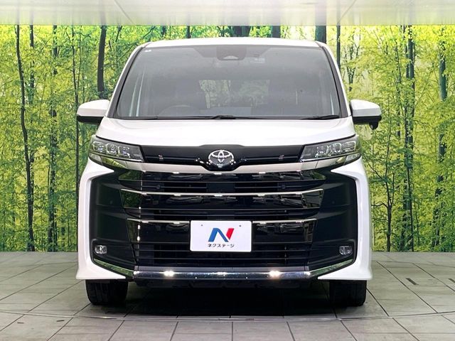 TOYOTA NOAH 4WD 2025