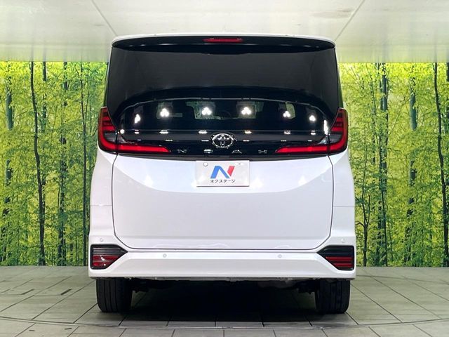 TOYOTA NOAH 4WD 2025