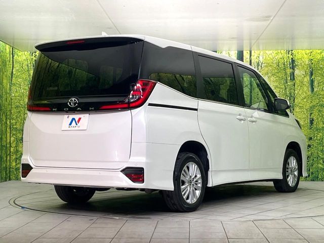 TOYOTA NOAH 4WD 2025