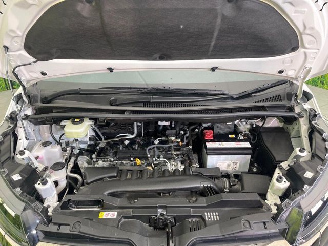 TOYOTA NOAH 4WD 2025