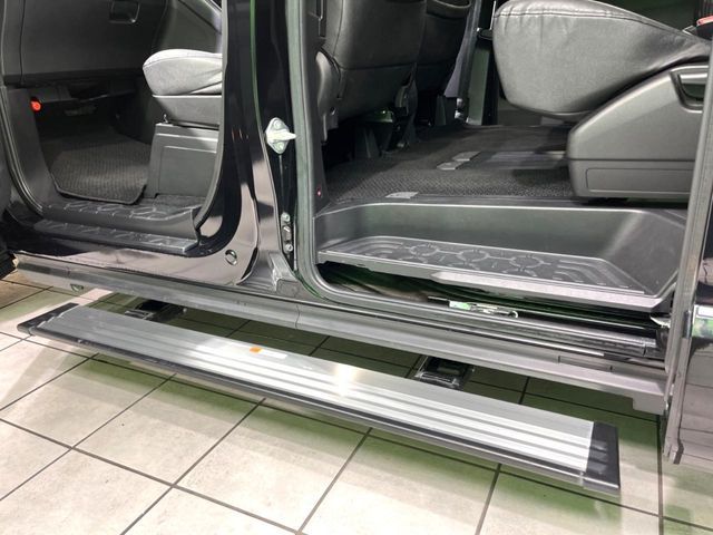 MITSUBISHI DELICA D:5 4WD 2023