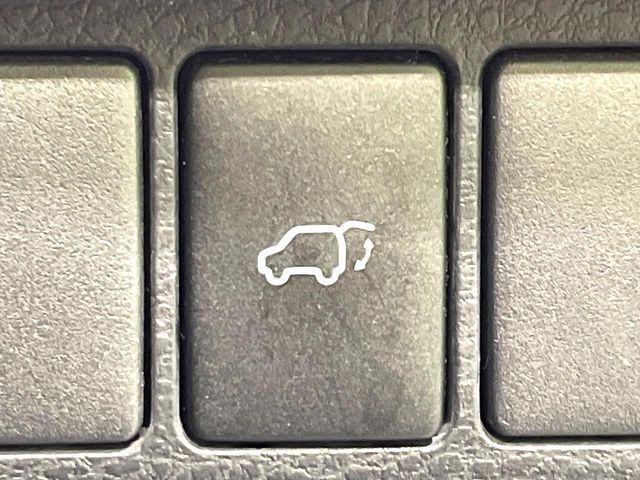 TOYOTA HARRIER 2WD 2017