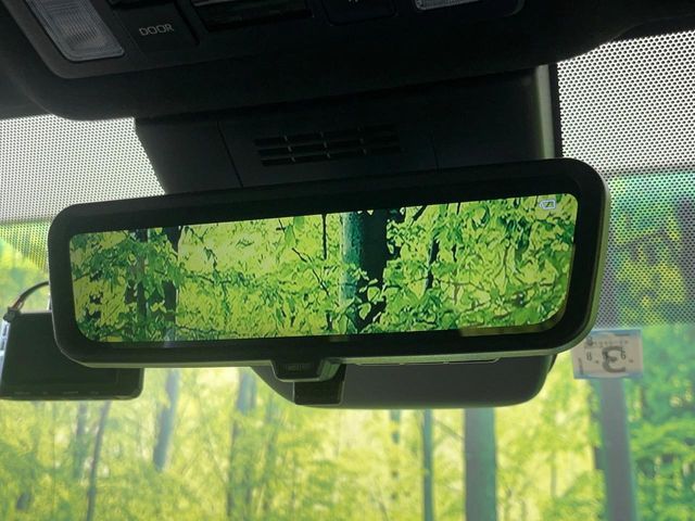 TOYOTA VOXY HYBRID 2023