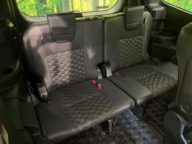 TOYOTA VOXY HYBRID 2023