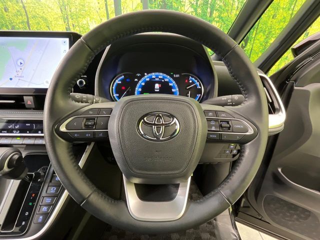 TOYOTA VOXY HYBRID 2023