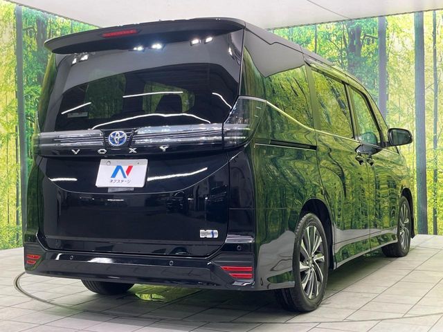 TOYOTA VOXY HYBRID 2023