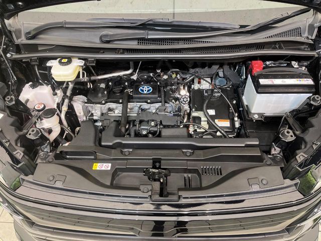 TOYOTA VOXY HYBRID 2023