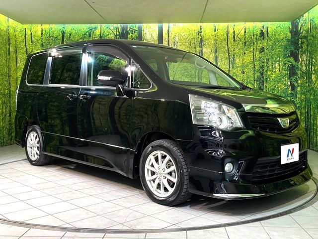 TOYOTA NOAH 2010