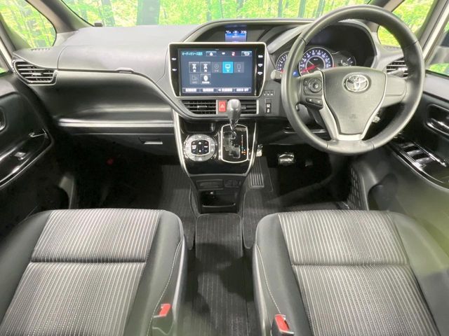 TOYOTA VOXY 2018