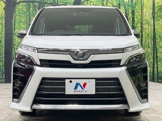 TOYOTA VOXY 2018