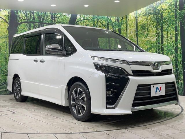 TOYOTA VOXY 2018
