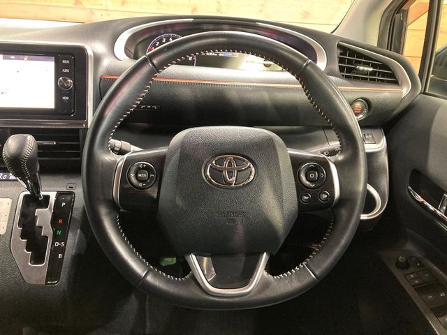 TOYOTA SIENTA 2017