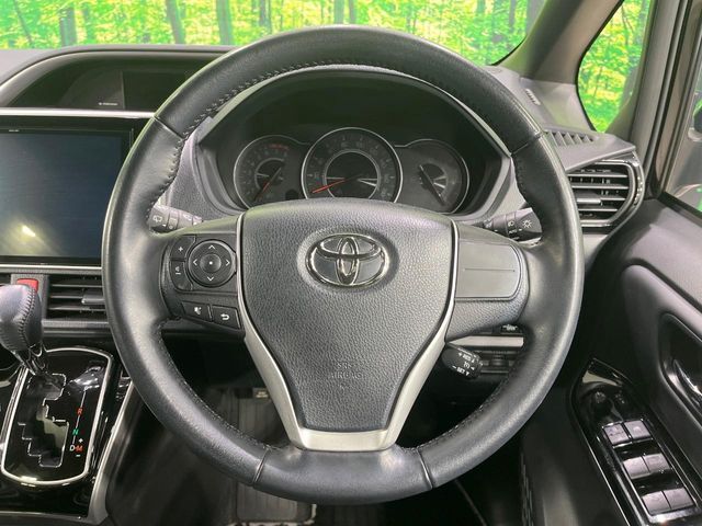 TOYOTA VOXY 2020