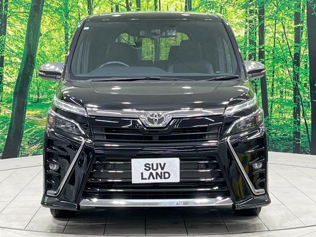 TOYOTA VOXY 2020