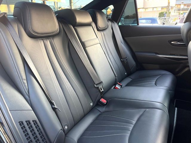 TOYOTA CROWN sedan hybrid 2022