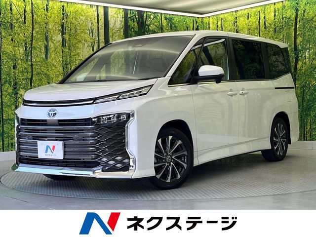 TOYOTA VOXY HYBRID 2024
