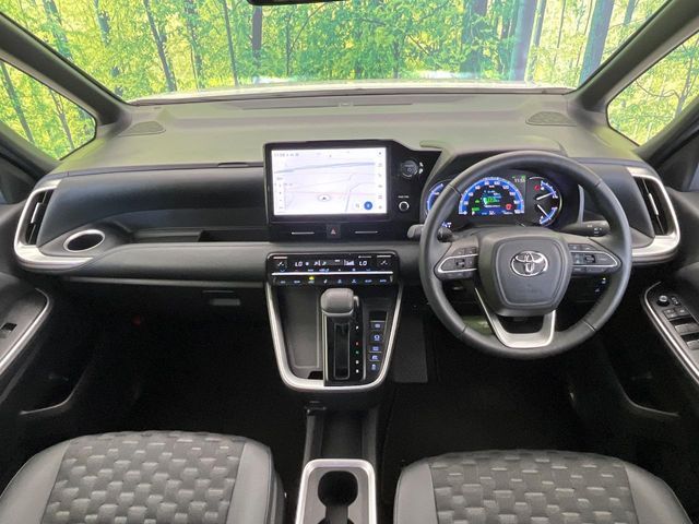 TOYOTA VOXY HYBRID 2024