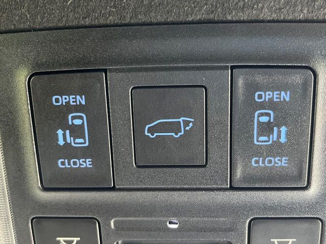 TOYOTA VOXY HYBRID 2024