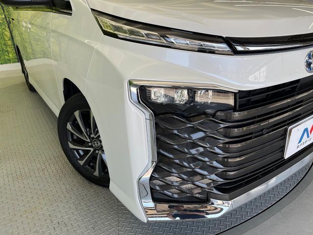 TOYOTA VOXY HYBRID 2024