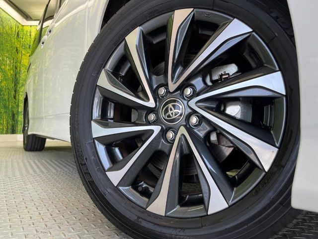 TOYOTA VOXY HYBRID 2024