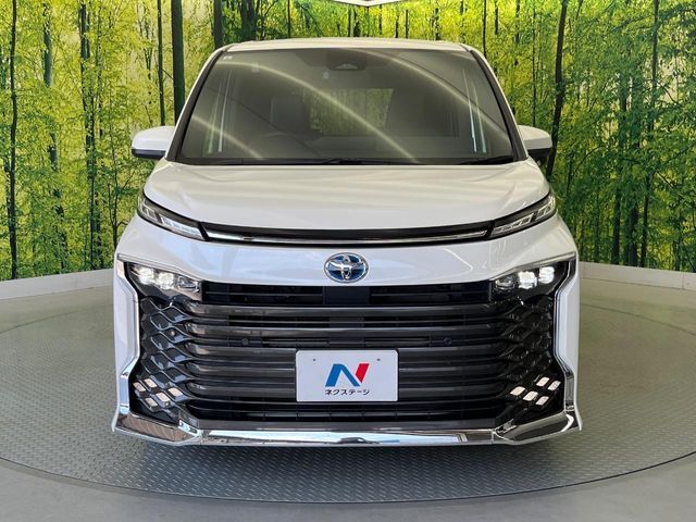 TOYOTA VOXY HYBRID 2024