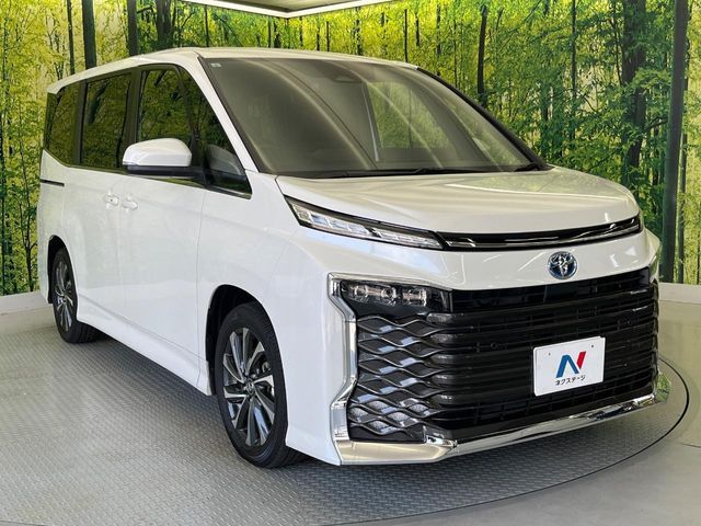 TOYOTA VOXY HYBRID 2024