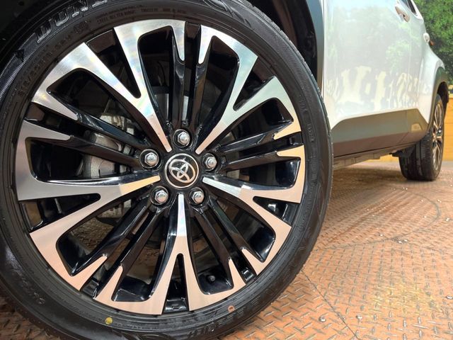 TOYOTA YARIS CROSS HYBRID 2025