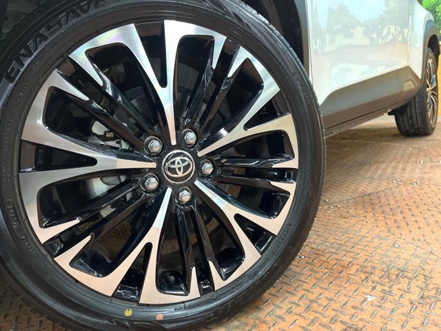 TOYOTA YARIS CROSS 2025