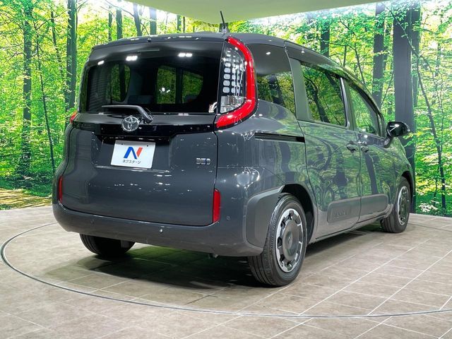 TOYOTA SIENTA HYBRID 2023