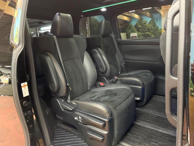 TOYOTA ALPHARD hybrid 4WD 2021