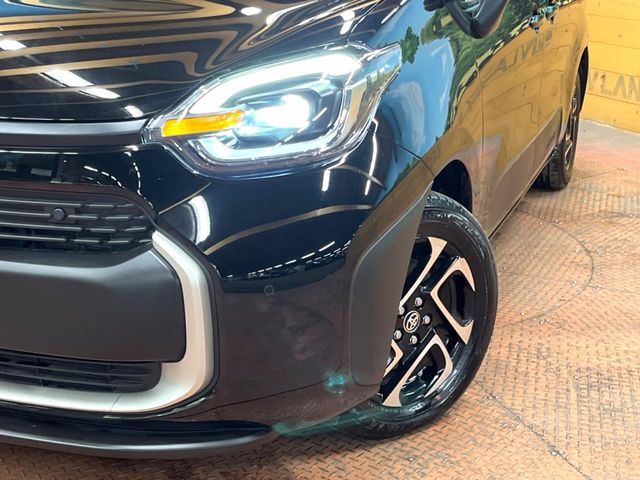 TOYOTA SIENTA HYBRID 2024