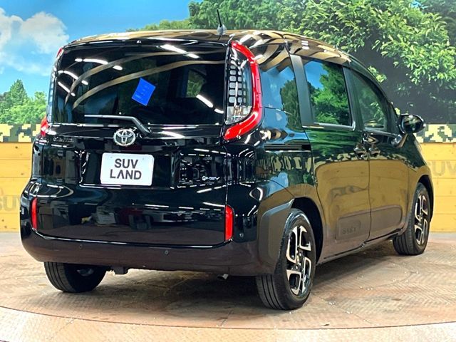 TOYOTA SIENTA HYBRID 2024