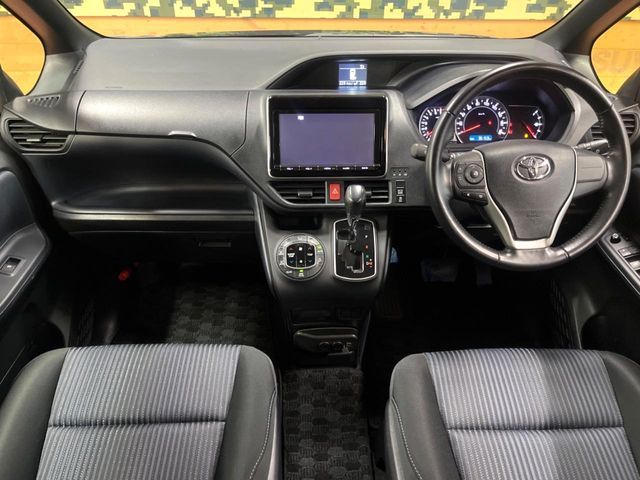 TOYOTA NOAH 2014