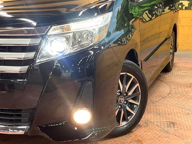 TOYOTA NOAH 2014