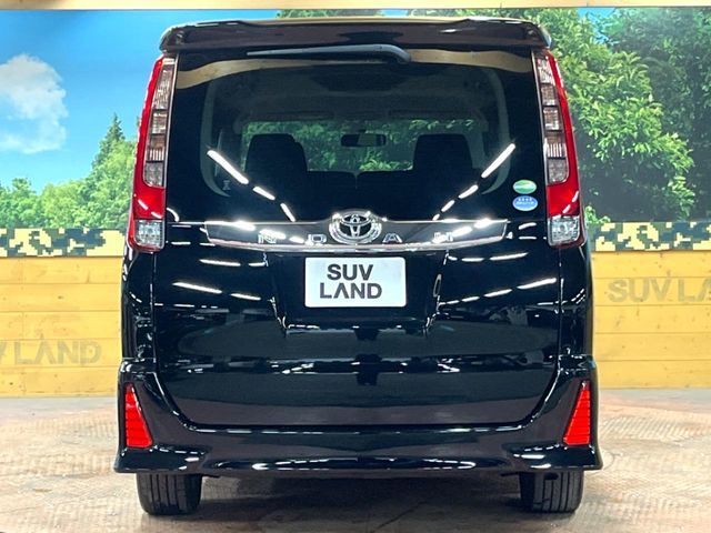 TOYOTA NOAH 2014